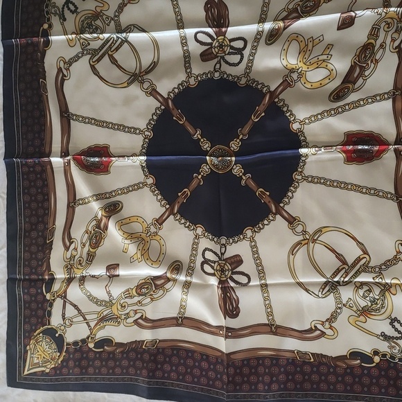 R-444- Scarf Women's 100 % Polyester NWT - Picture 3 of 6